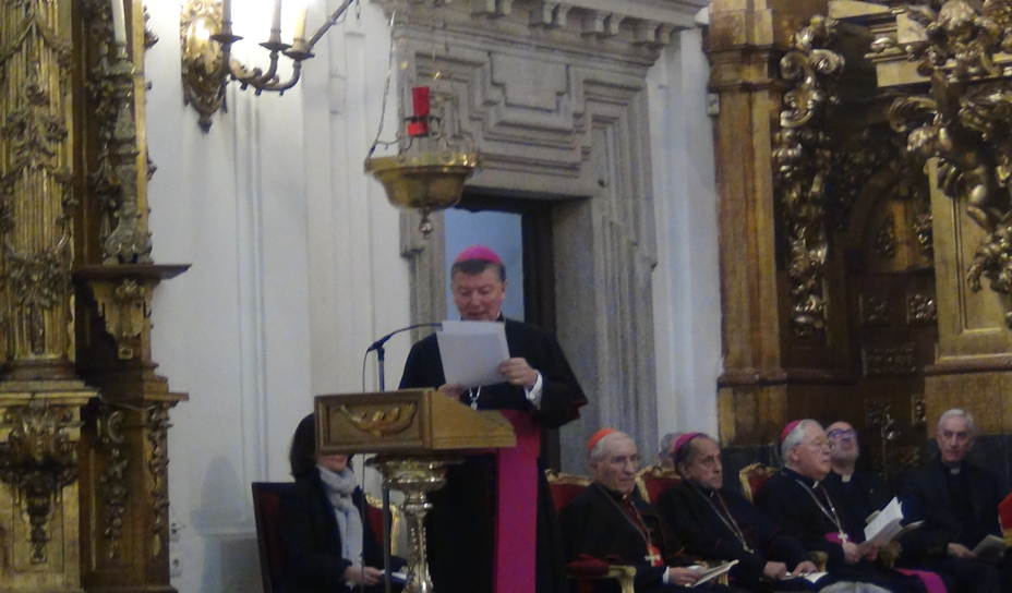 Intervención del Obispo Auxiliar de Madrid D. Juan Antonio Martínez Camino presentando a los mártires de la  causa de Cipriano Martínez Gil y LV  compañeros mártires.
